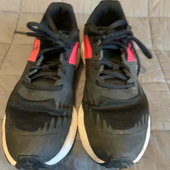 Nike girls runners only worn a few times - Picture 2 of 4